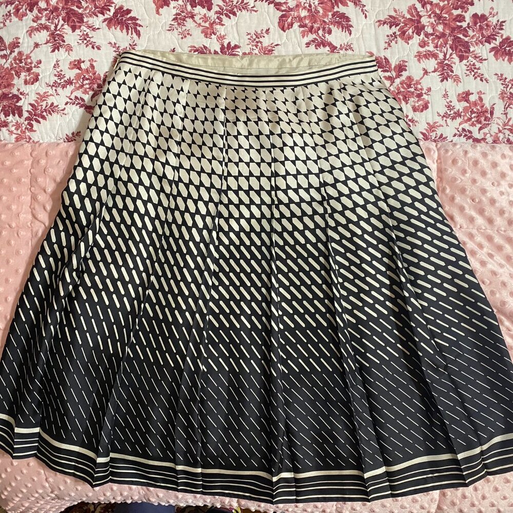 Black and cream pleated skirt